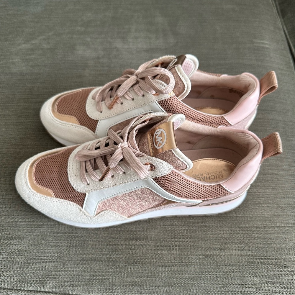 Michael Kors Wilma Sz 8 Sneaker - Picture 2 of 8